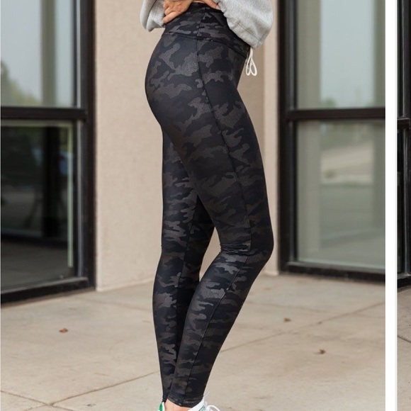 Spanx faux leather camo leggings - Picture 3 of 7